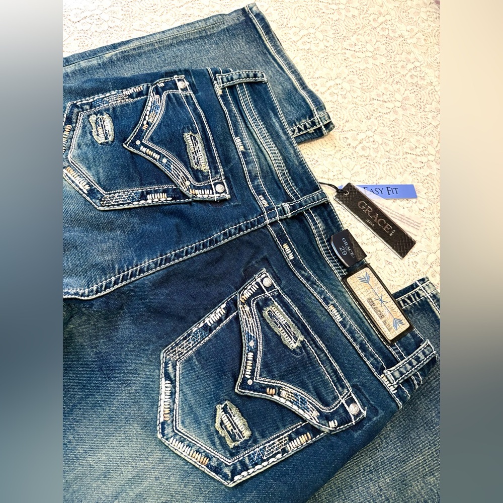 NWT 29 Easy Fit Grace in LA Embroidered Distressed Bootcut Jeans - Picture 7 of 8